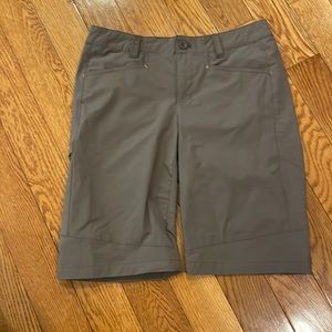Orvis dark taupe shorts. Excellent condition
